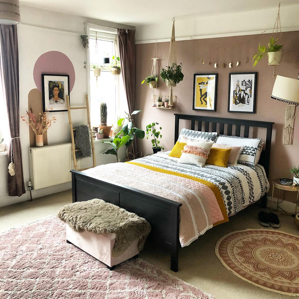 How Should a Rug Be in a Bedroom? A Guide to Perfect Rug Placement and Sizing