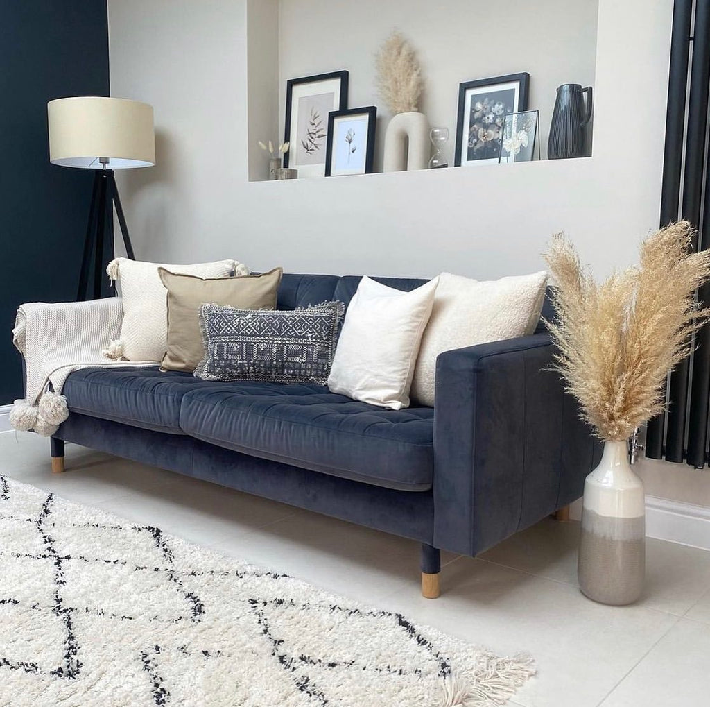 Should a Rug Be Bigger or Smaller Than a Couch?