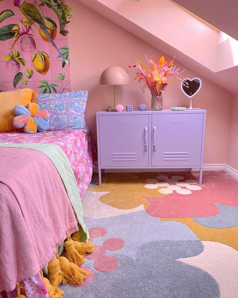 How to pair a rug with wallpaper?