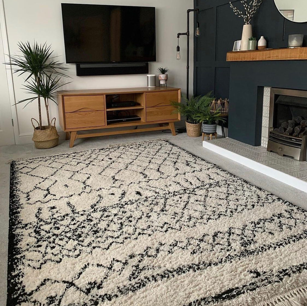 Should Rugs Match or Contrast the Floor?