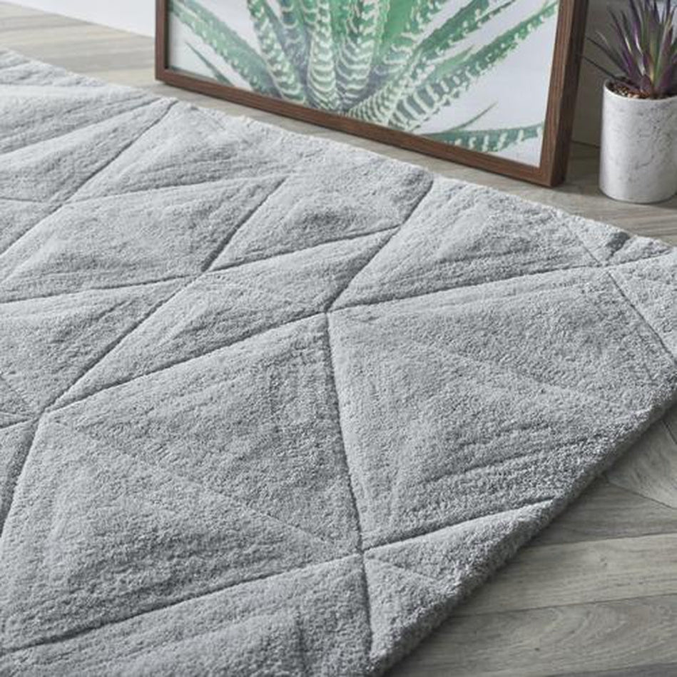 Shimmer and Shine: Adding a Touch of Silver to Your Home Decor