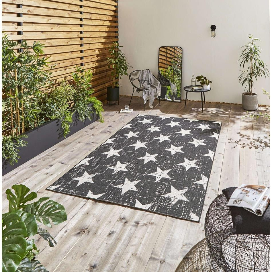 Garden Rugs: Add Style and Comfort to Your Outdoor Space