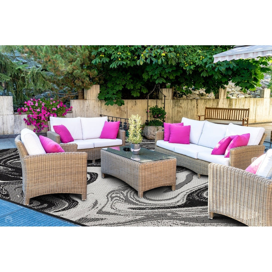 Can a Black Outdoor Rug Really Work? Exploring the Practicality and Elegance