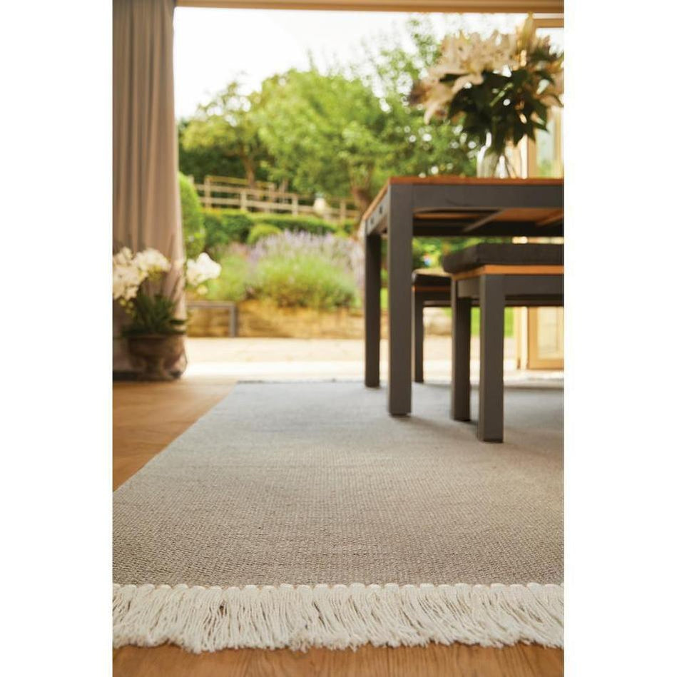 Say Tar-Tar to Tar. How to Remove Tar from a Rug: A Step-by-Step Guide
