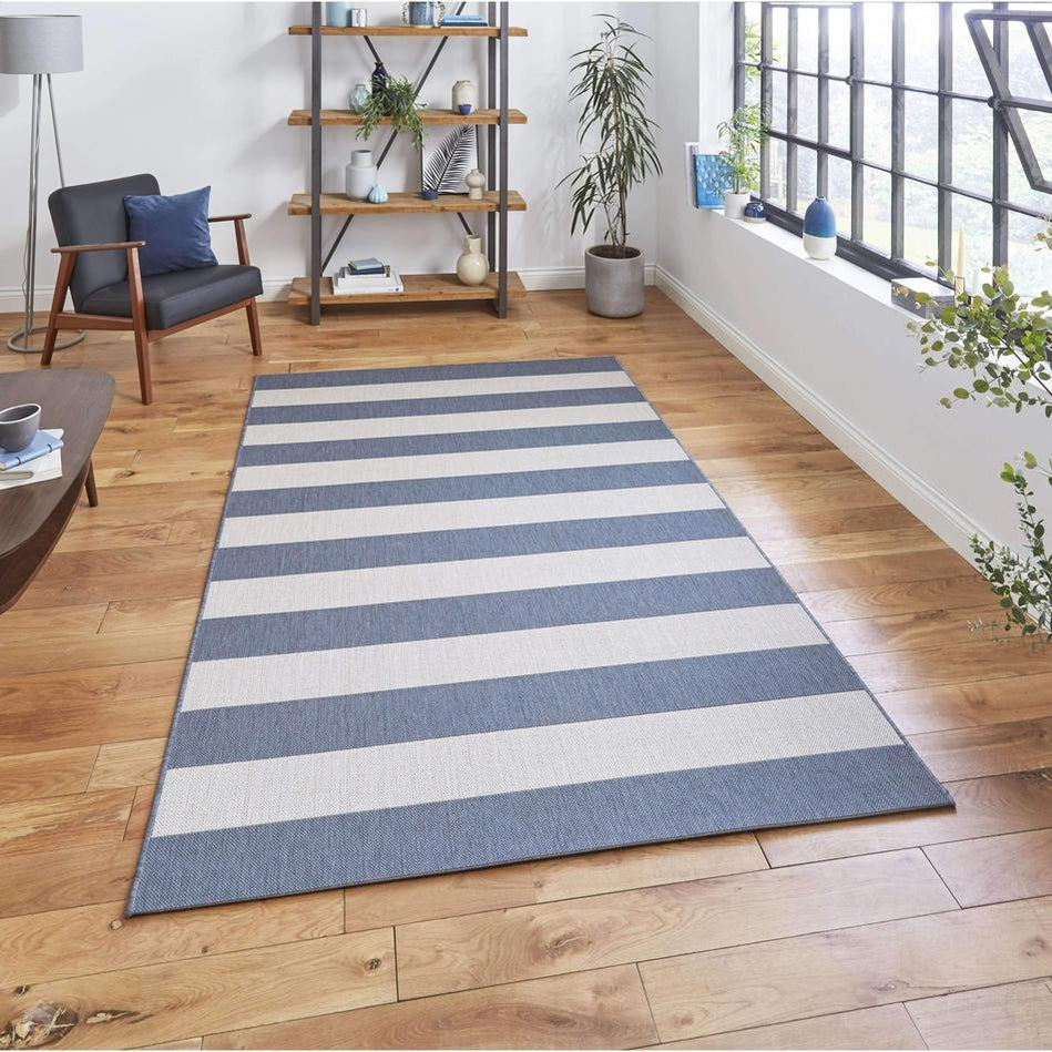 Dive Into Coastal Decor: Use a Rug to Create a Beachy Vibe