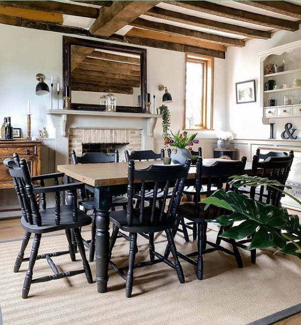 Rug-ged Charm: How to Create a Farmhouse Kitchen Dining Room That's Both Cosy and Stunning
