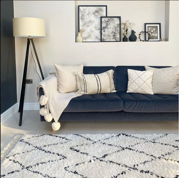 How to Stage Your Home for a Quick Sale: 10 Essential Tips Including Rug Placement