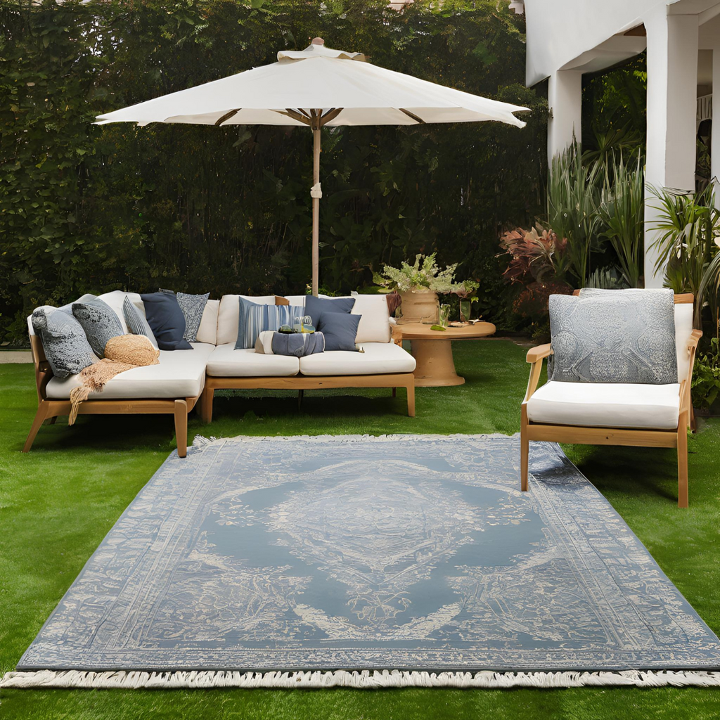 Can Outdoor Rugs go on Grass?