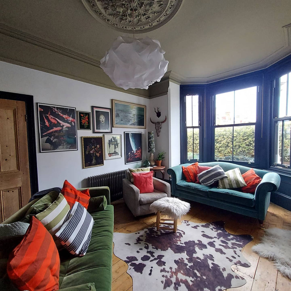 what colour goes with teal sofa