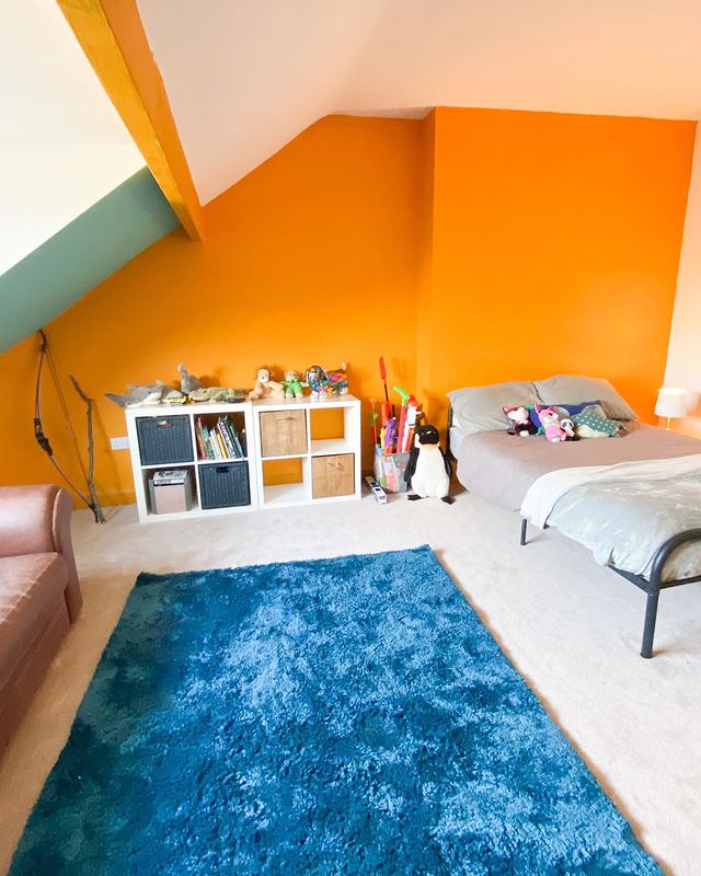 Orange and blue bedroom walls hotsell