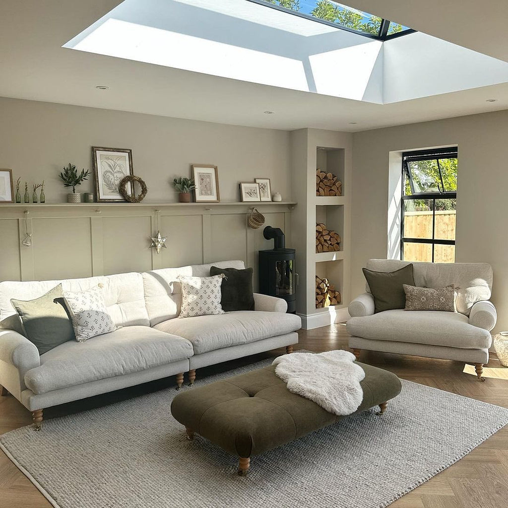 What Colour Rug Goes With a Cream Couch?