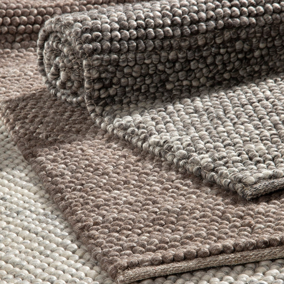 "A Step-by-Step Guide to Cleaning Your Wool Rug: Tips and Tricks for Keeping Your Rug Looking Great