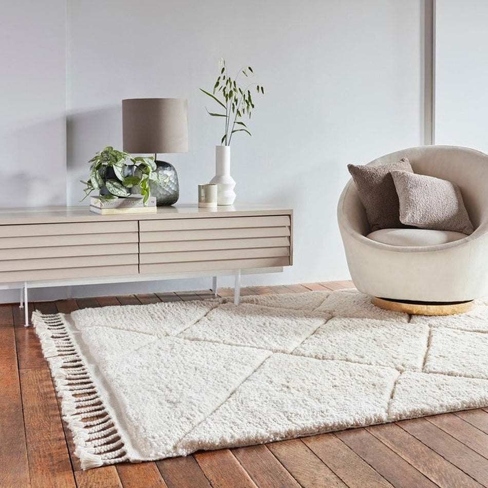 Off-White Wonders: Embracing the Charm of Ivory to Beige Rugs