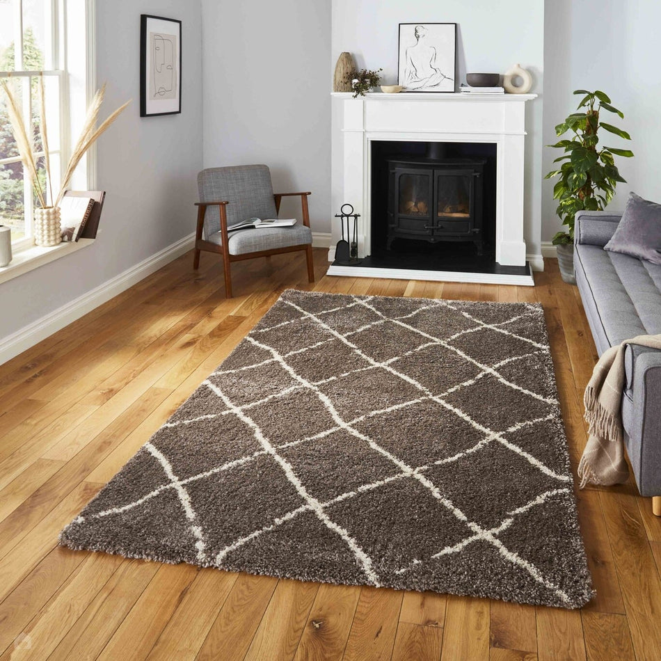 Cosy and Chic: How to Decorate with Cream and Brown Rugs