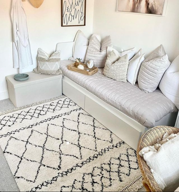 Daybed Dreams: Creating a Cosy and Quirky Second Bedroom with a Dash of Rug-tastic Style