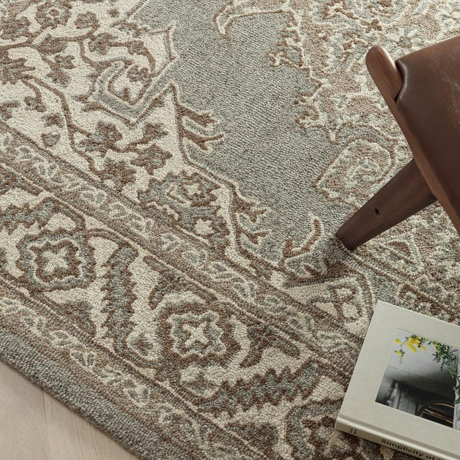 Bronte Traditional Persian Medallion Bordered Hand-Woven Textured Fine Wool Loop Pile Low Profile Short Pile Pile Natural/Beige/Grey Rug