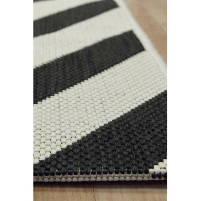 County Chevron Black In-Outdoor Flatweave Runner