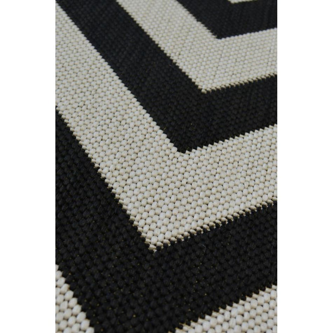 County Chevron Black In-Outdoor Flatweave Runner