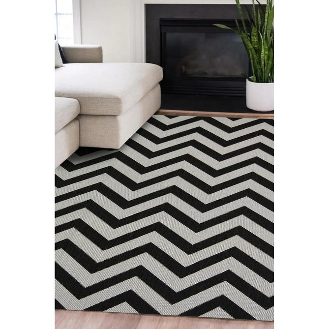 County Chevron Black In-Outdoor Flatweave Runner