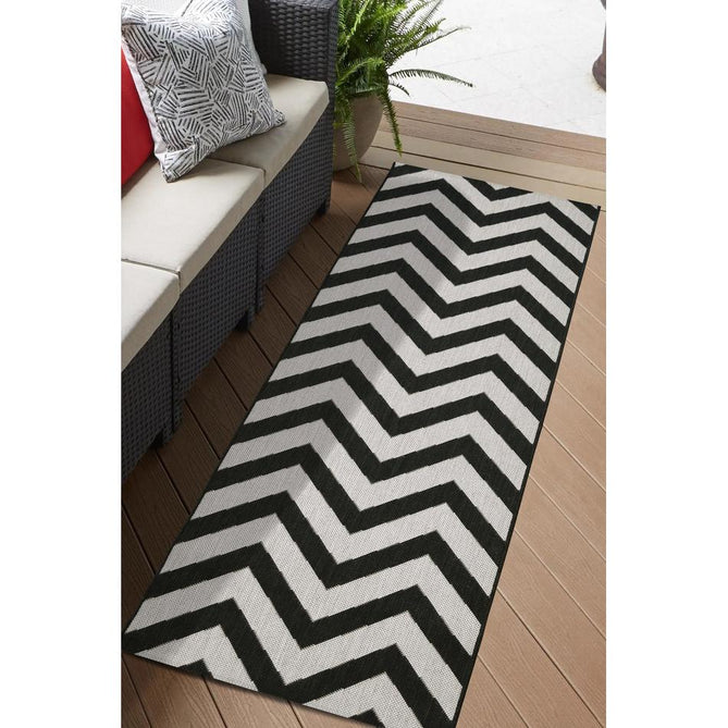 County Chevron Black In-Outdoor Flatweave Runner