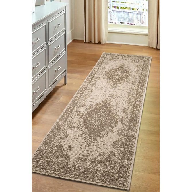 County Medallion Natural In-Outdoor Flatweave Runner