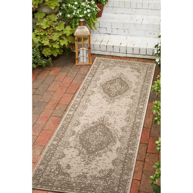 County Medallion Natural In-Outdoor Flatweave Runner