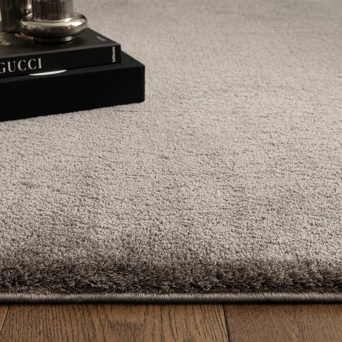 Como Plush Plain Super-Soft Silky Shimmer High-Density Mid-Height Fine-Yarn Textured Polyester Shaggy Charcoal Grey Rug