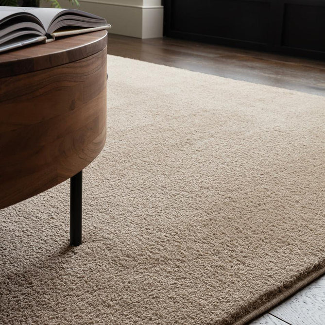 Como Plush Plain Super-Soft Silky Shimmer High-Density Mid-Height Fine-Yarn Textured Polyester Shaggy Natural Rug