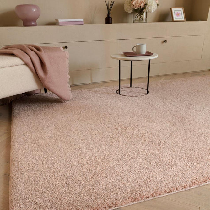 Como Plush Plain Super-Soft Silky Shimmer High-Density Mid-Height Fine-Yarn Textured Polyester Shaggy Pink Rug