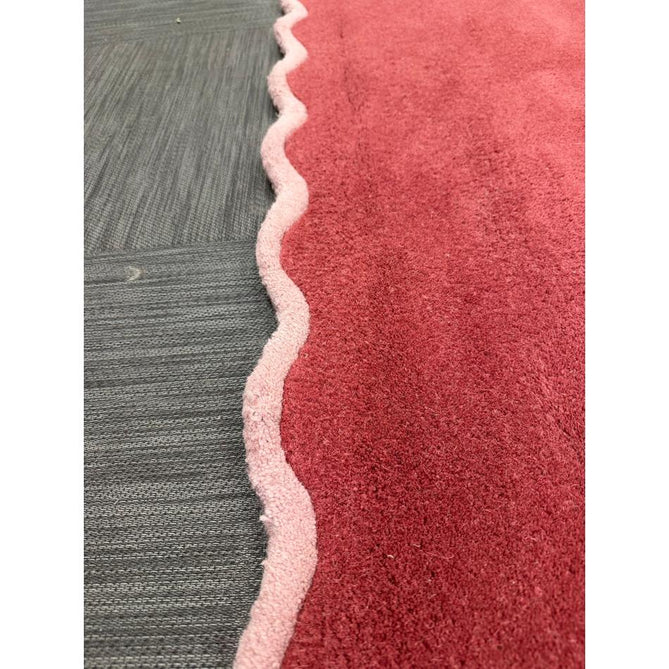 Scalloped Elsie Modern Plain Scalloped Border Hand-Woven Wool Warm Coral Red/Dusty Pink Rug