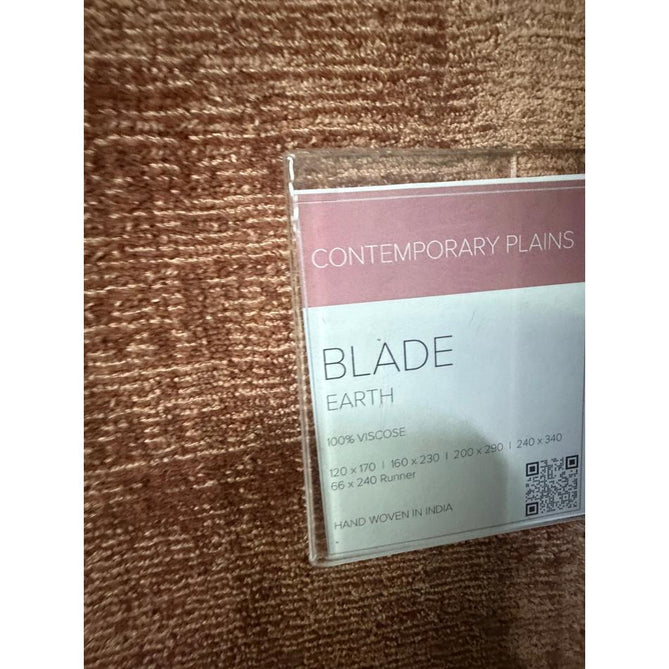 Blade Modern Plain Distressed Tonal Metallic Shimmer Hand-Woven Soft Textured Tip Sheared Loop Pile Silky Viscose Flatweave Earth Terracotta Rug