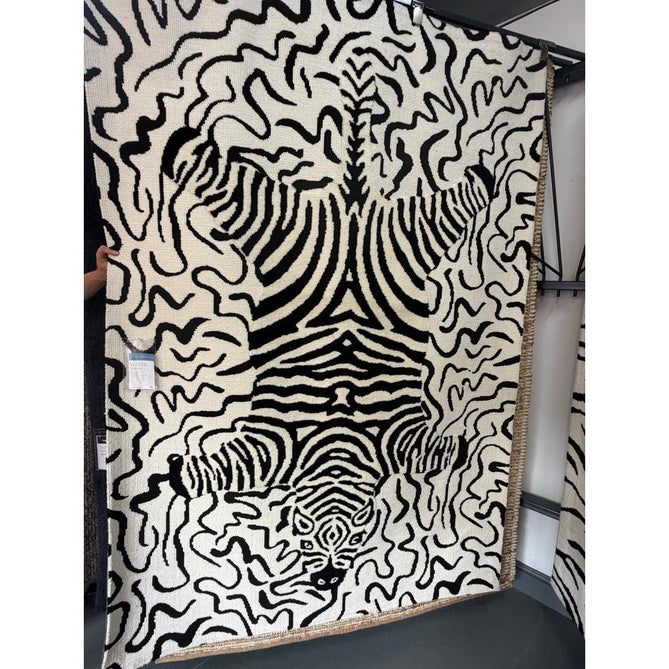 Wilder Zebra Modern Animal-Inspired Textured Soft-Touch Knitted Polyester Shimmer Durable Easy-Care Low Profile Short Pile Mono/White/Black Rug