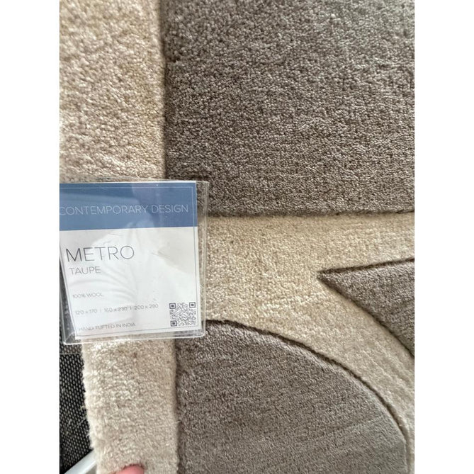 Metro Modern Geometric Hand-Carved Hi-Low Wool Taupe/Ivory Rug