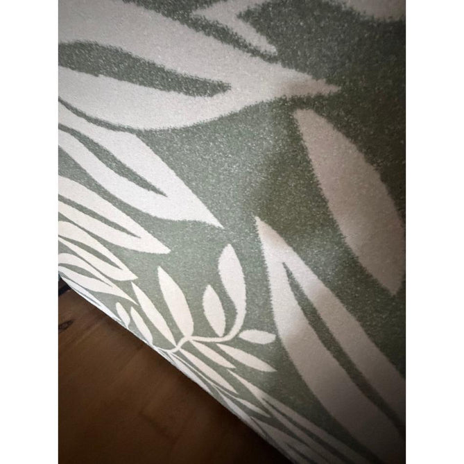 Catherine Lansfield Sorral Leaves Modern Botanical Floral Durable Easy-Care Carved High Density Polyproplyene Light Sage Green/Cream Rug